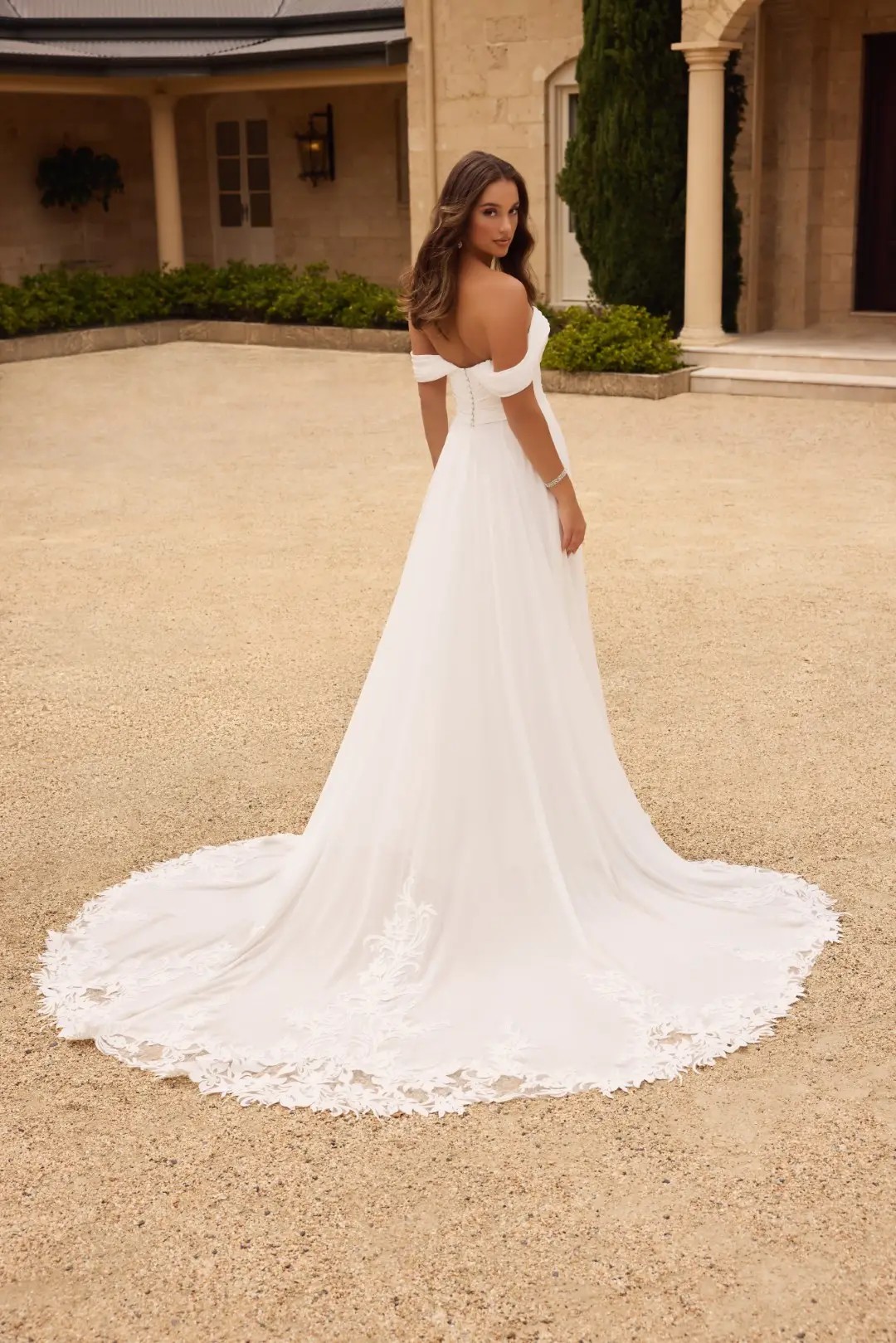 Dreamy Chiffon Wedding Dress with Skirt Split Heidi | Style Y3128