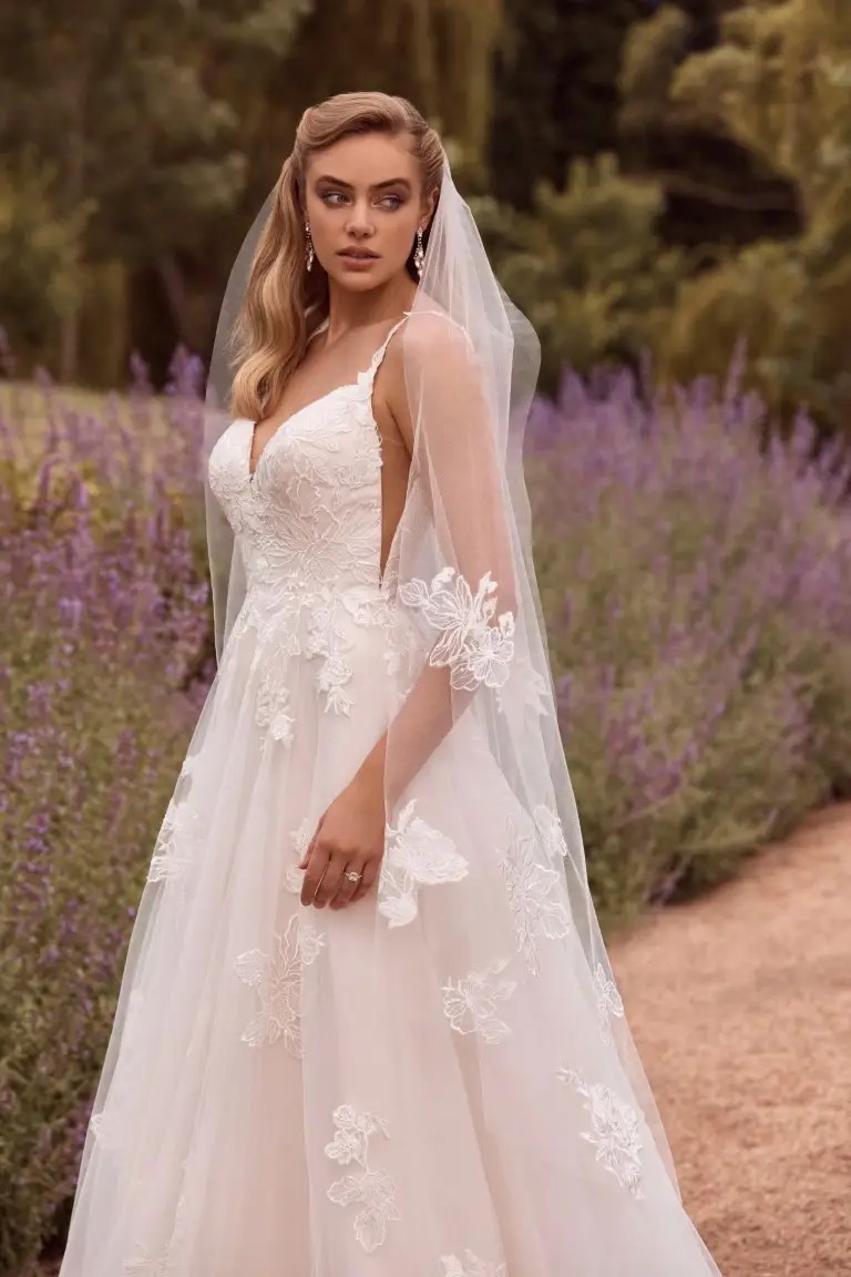 Sophia Tolli Y22180 Veil