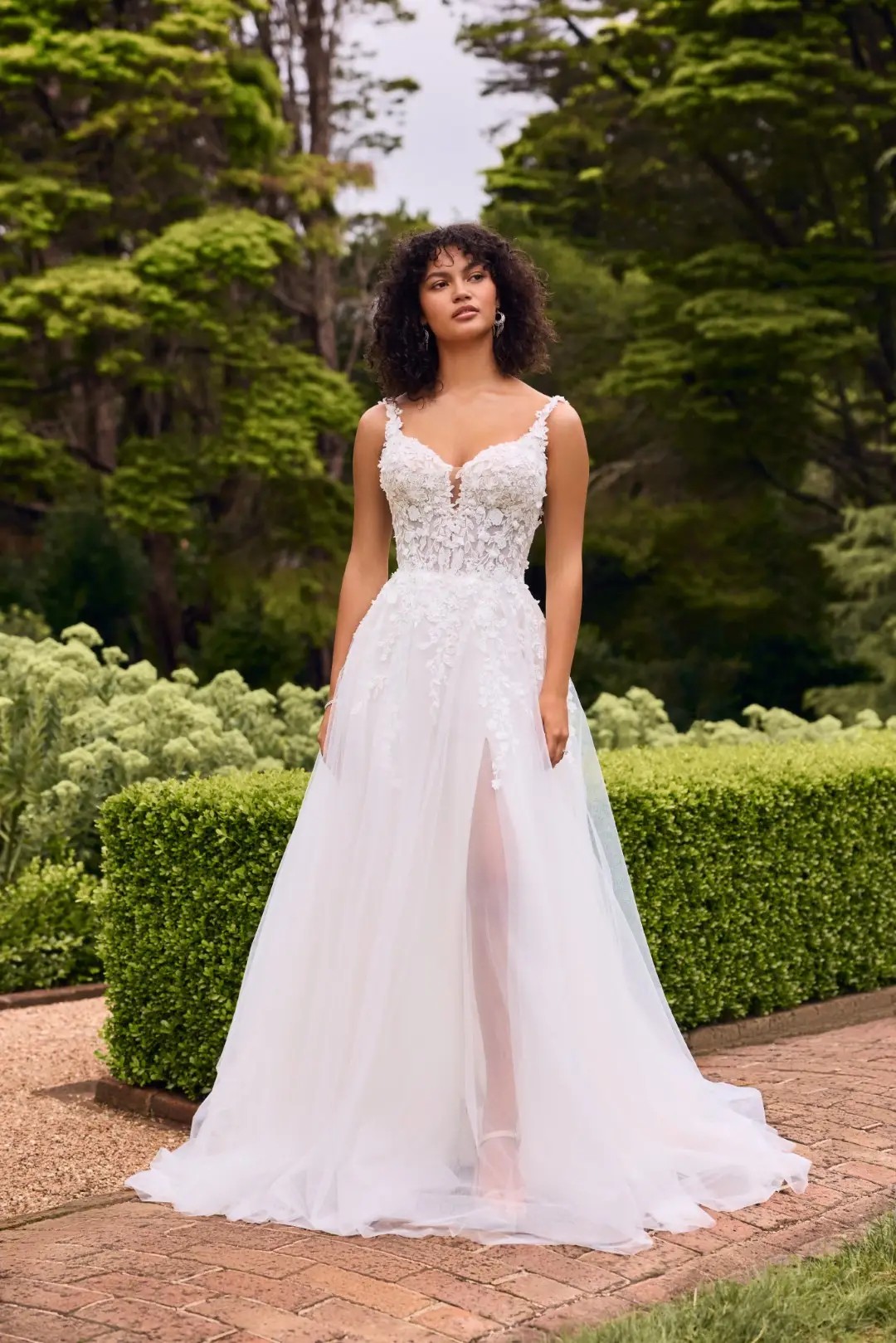 Beautiful Boho Bridal Gown with Volumous Skirt Daphne | Style Y3126