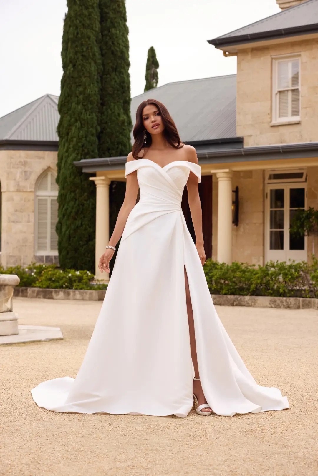 Extravagant Minimalist Bridal Ball Gown with Skirt Split Chandra | Style Y3122