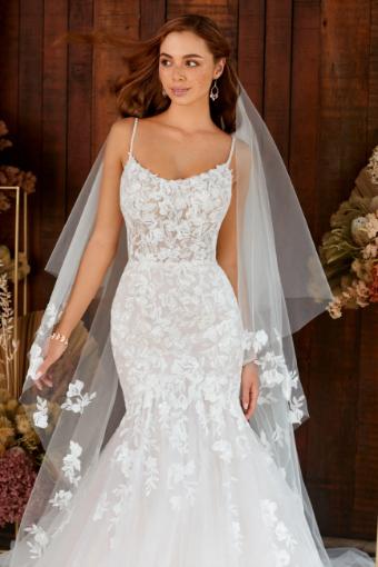 Figure-Flattering Bridal Gown with Scoop Neckline Nadia $3 thumbnail