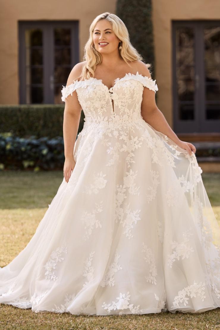 Timeless Voluminous Ball Gown Wedding Dress with 3D Lace Angel